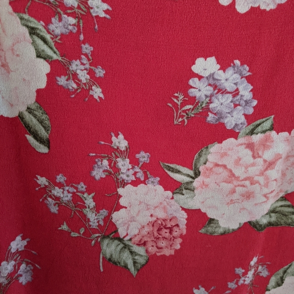 ๐3/$10๐ XXI Floral croptop! - Picture 3 of 5